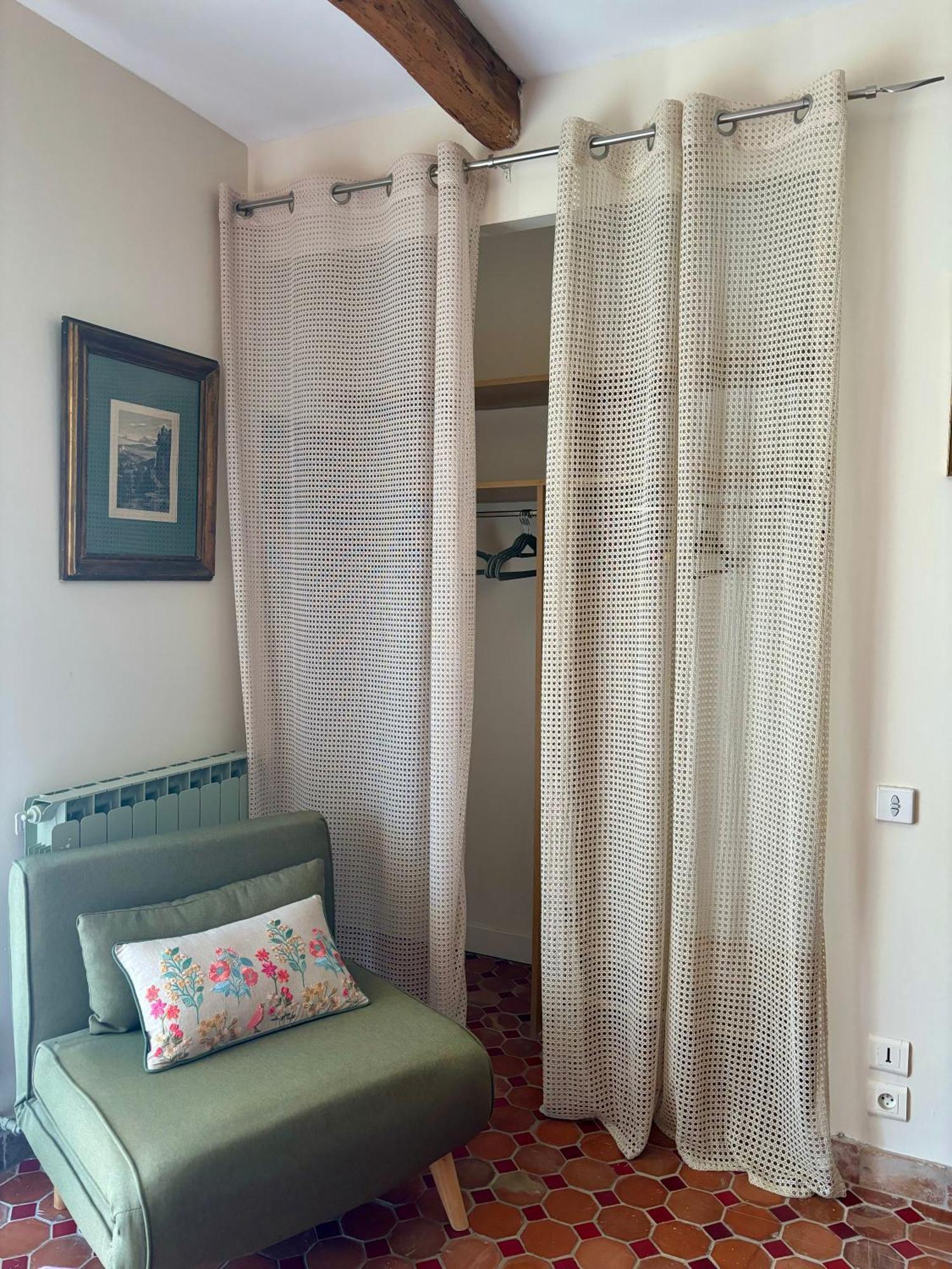 Bed and Breakfast Domaine Du Commandeur Mondragon Экстерьер фото